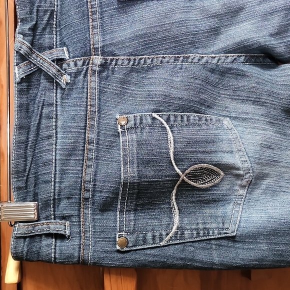 EUC Fabric & Fabric Inc: Low-rise Skinny-fit Jeans, Medium-wash, size 7/8 - Picture 5 of 6